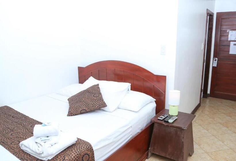 اتاق اکونومی, The Pub