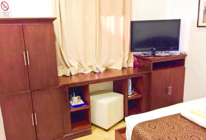 اتاق اکونومی, The Pub