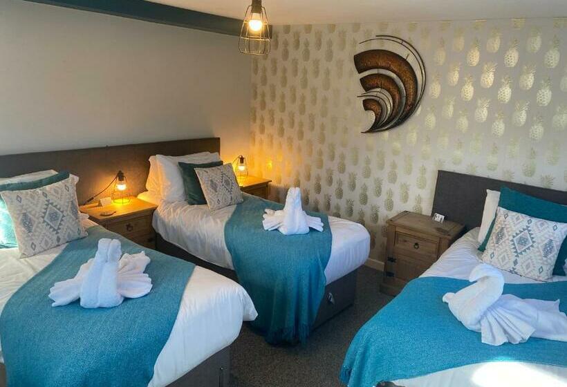 غرفة قياسية ثلاثية, The Riverside Inn