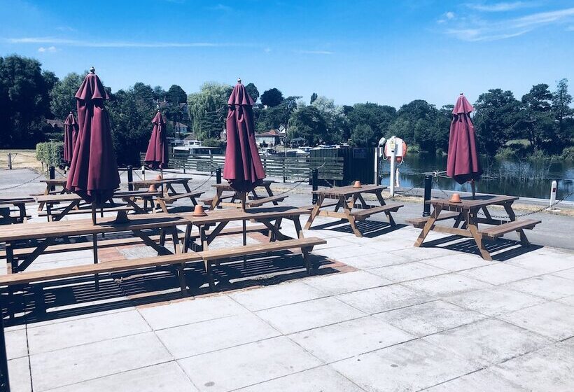 غرفة قياسية, The Riverside Inn