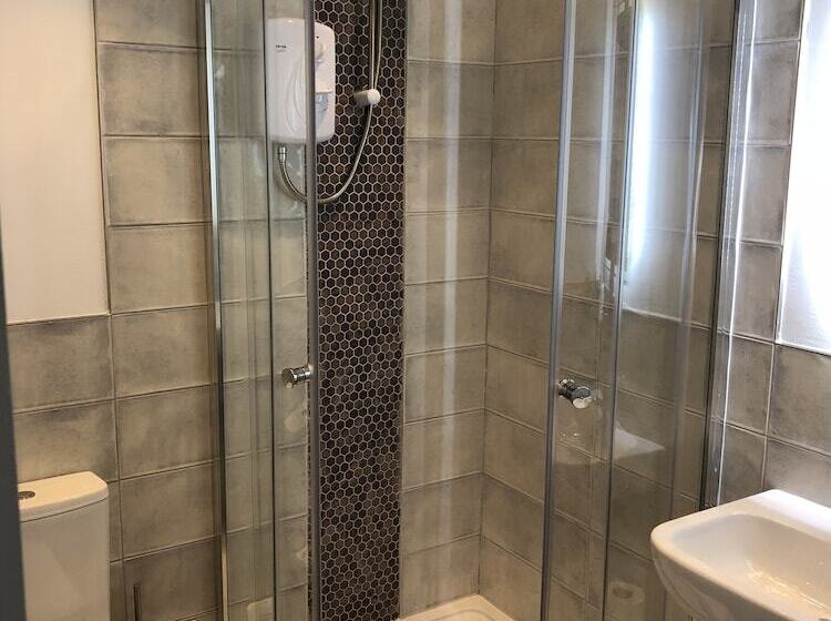 غرفة قياسية, The Riverside Inn