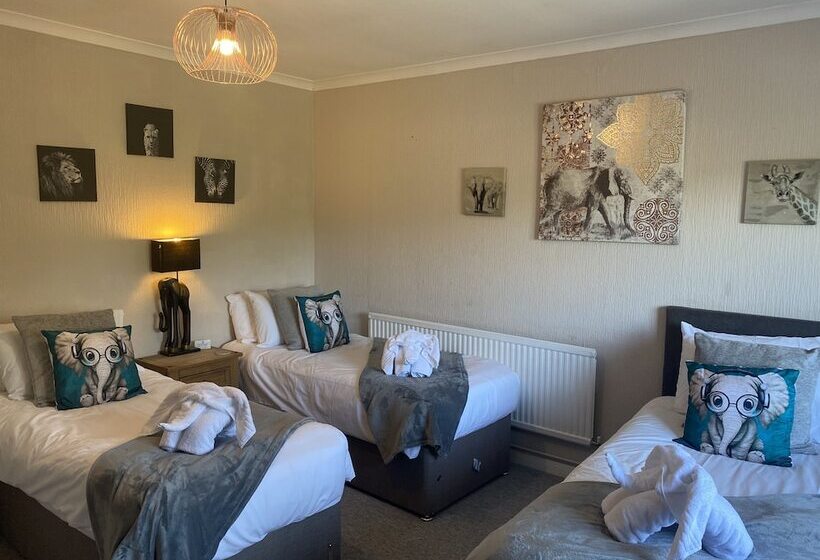 غرفة قياسية ثلاثية, The Riverside Inn