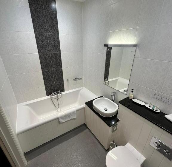 スーペリアールーム, The Vernon