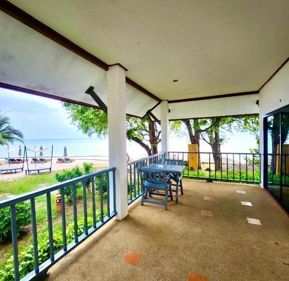 בקתה סטנדרטית עם נוף לים, Three Trees Samui Resort   Sarocha Villa