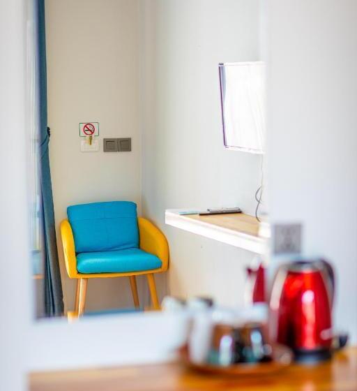 חדר דחוקס עם מיטת קינג, Three Trees Samui Resort   Sarocha Villa