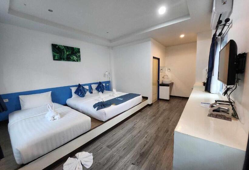 חדר סופריור לשלושה, Three Trees Samui Resort   Sarocha Villa