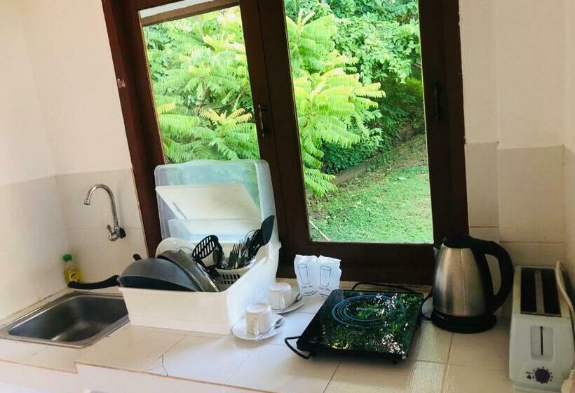 בקתה סטנדרטית עם נוף לים, Three Trees Samui Resort   Sarocha Villa