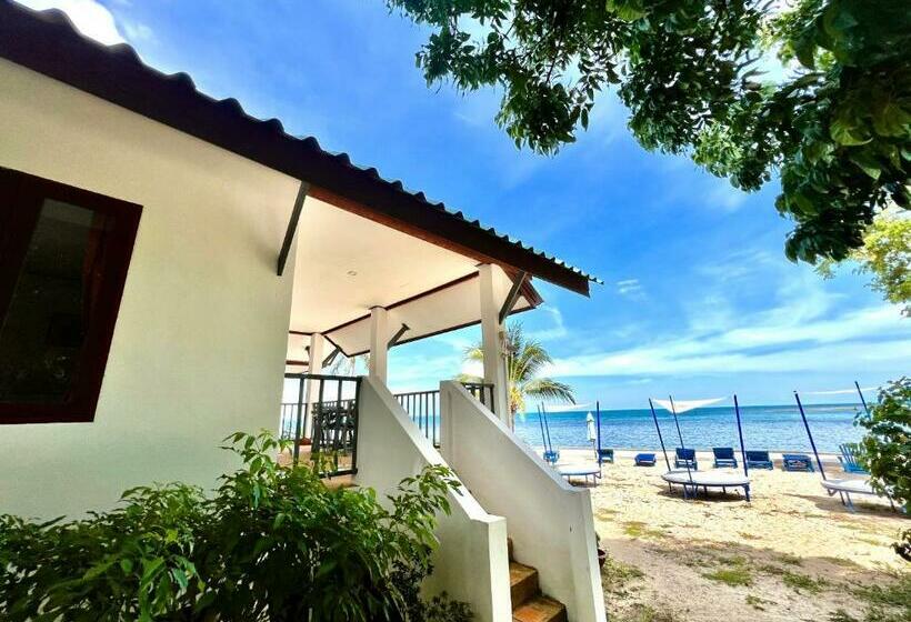 בקתה סטנדרטית עם נוף לים, Three Trees Samui Resort   Sarocha Villa