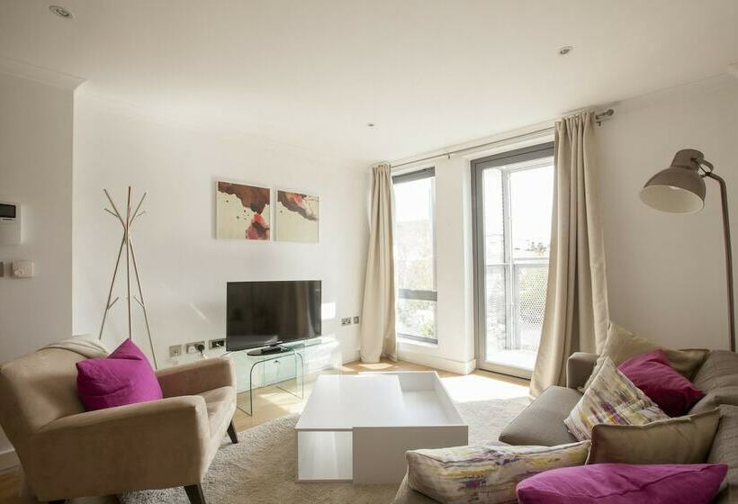 شقة سوبيريور غرفتين, Belvedere Stratford City Edge Apartments