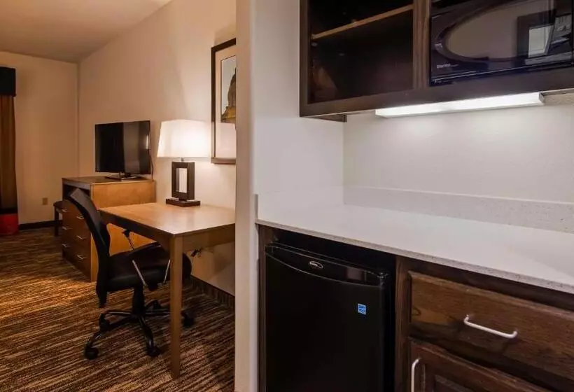 身障者適用キングサイズベッドルーム, Best Western Plus Ardmore Inn & Suites