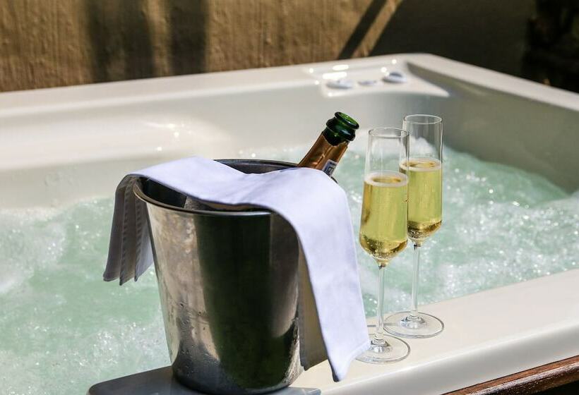 Люкс Повышенной Комфортности, Forum Homini Boutique