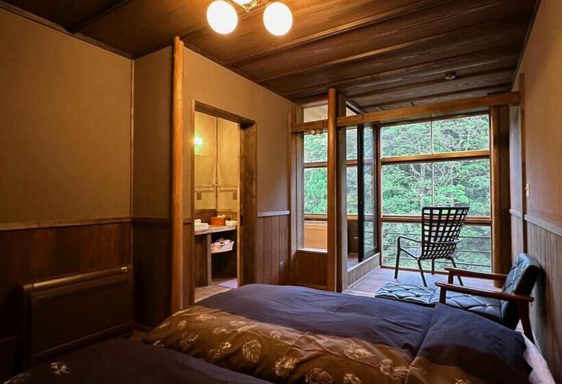 غرفة قياسية, Hazu Bekkan