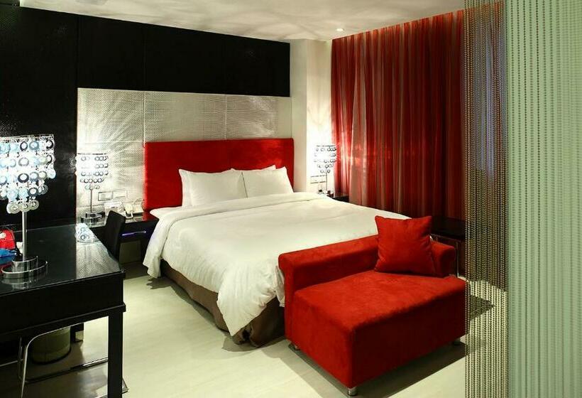 اتاق کلاس بیزنس, Hsiangkelira