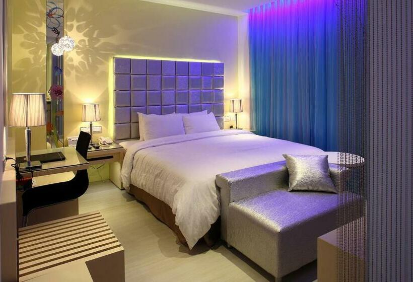 اتاق کلاس بیزنس, Hsiangkelira