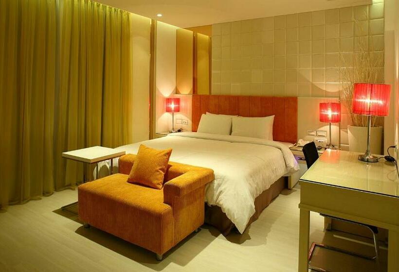 اتاق کلاس بیزنس, Hsiangkelira