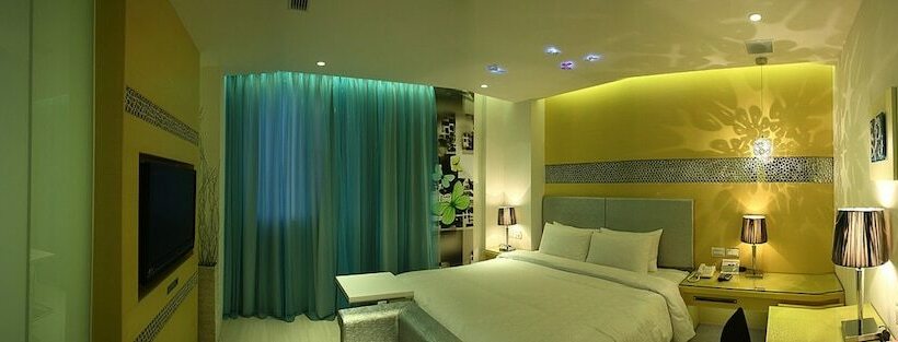 اتاق کلاس بیزنس, Hsiangkelira