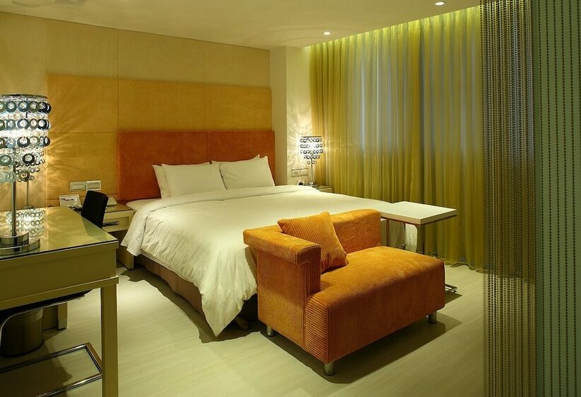 اتاق کلاس بیزنس, Hsiangkelira