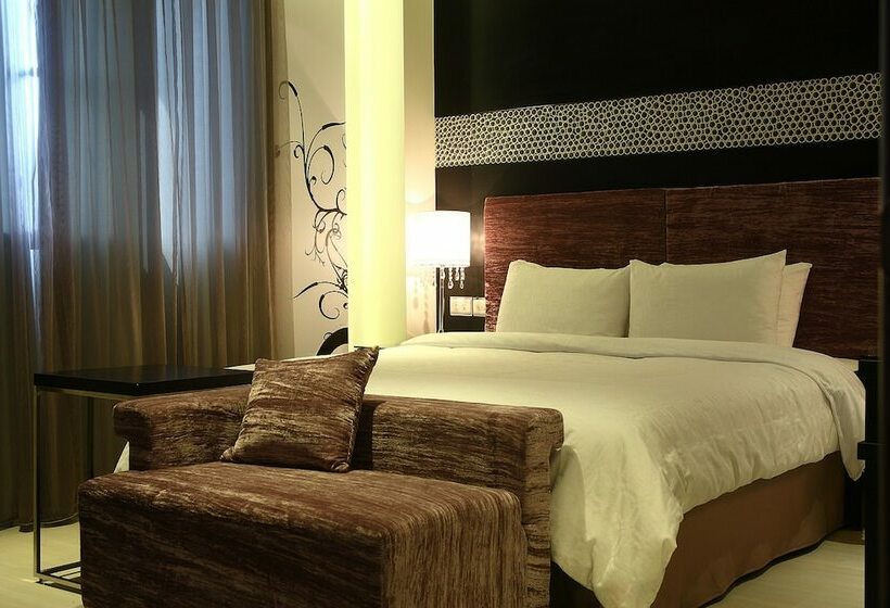 اتاق کلاس بیزنس, Hsiangkelira