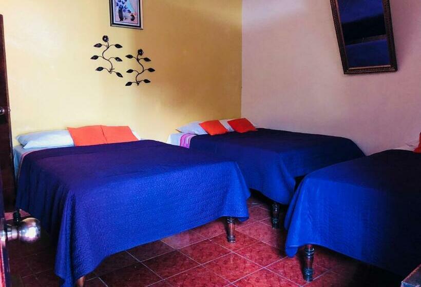 اتاق استاندارد سه نفره, Marjenny