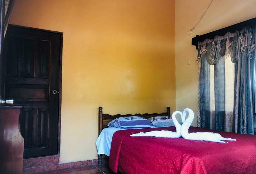 اتاق استاندارد, Marjenny