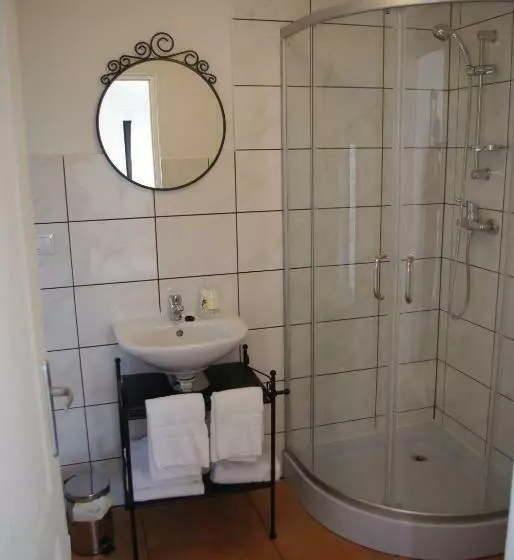Standard Yhden Hengen Huone, Porta Colonia