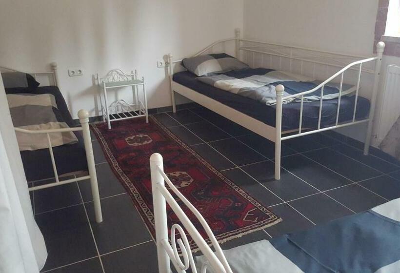 标准三人间共用浴室, Porta Colonia