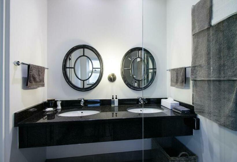 חדר סטנדרט, Fairview Historic Homestead