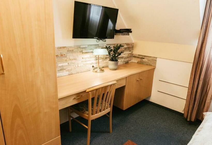 اتاق استاندارد یک نفره, Restaurant Gastehaus Feldkirchen