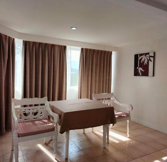 سوییت سوپریور, Wild Orchid Beach Resort