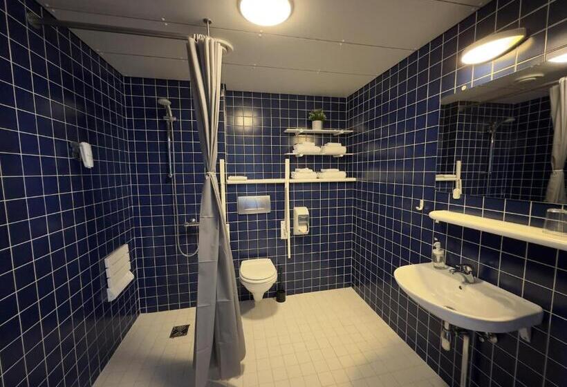 اتاق کلاسیک چهارنفره, Adventure Hotel Hellissandur