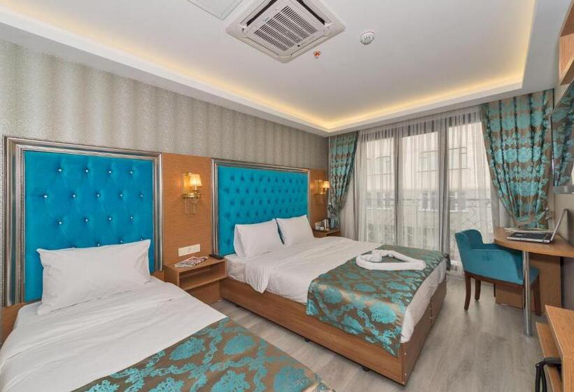 غرفة ديلوكس ثلاثية, Grand Palace