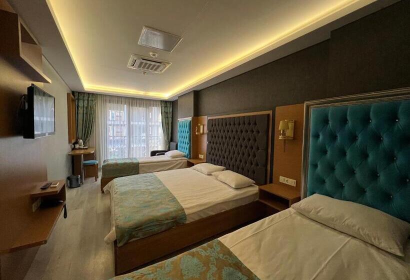 غرفة ديلوكس رباعية, Grand Palace