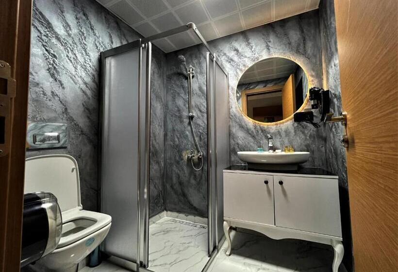 اتاق استاندارد با وان آب گرم, Grand Palace