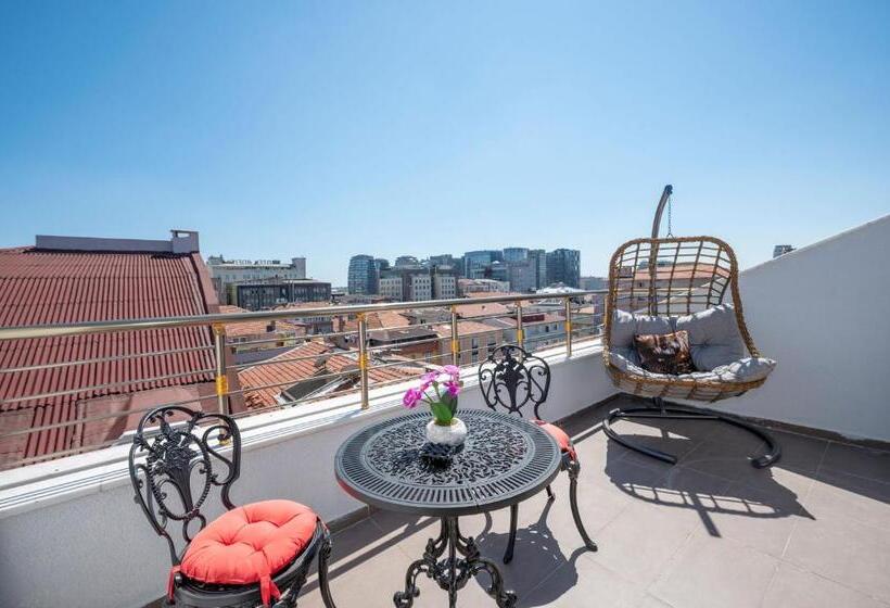 اتاق استاندارد با وان آب گرم, Grand Palace