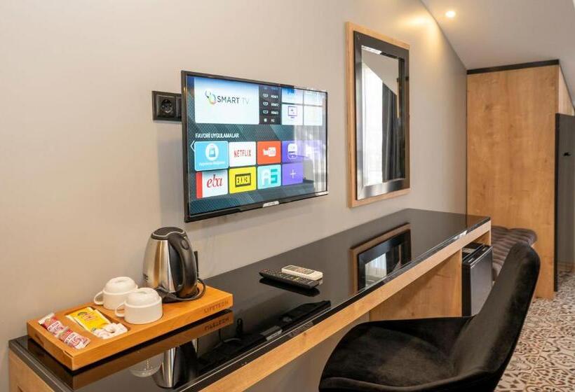 غرفة قياسية مزوَّدة بجاكوزي, Grand Palace