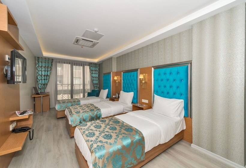 غرفة ديلوكس ثلاثية, Grand Palace