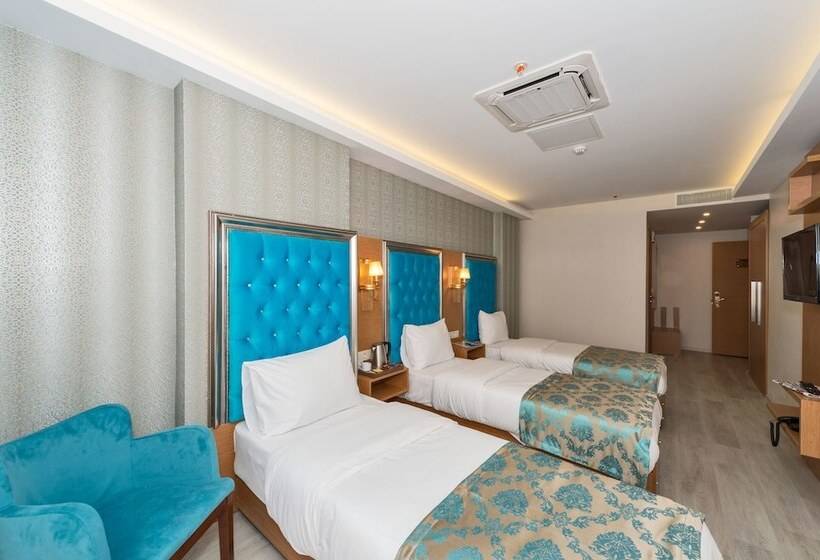 غرفة ديلوكس ثلاثية, Grand Palace