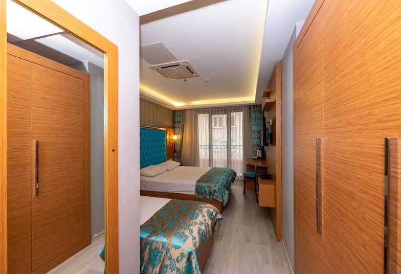 غرفة ديلوكس ثلاثية, Grand Palace