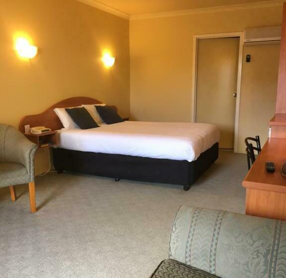 اتاق اجرایی, Hopkins House Motel & Apartments