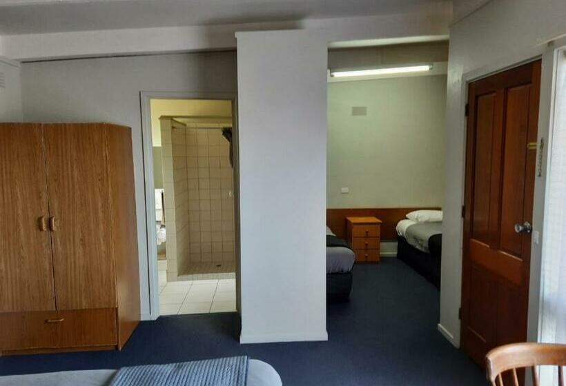 家庭间, Abbotswood Motor Inn