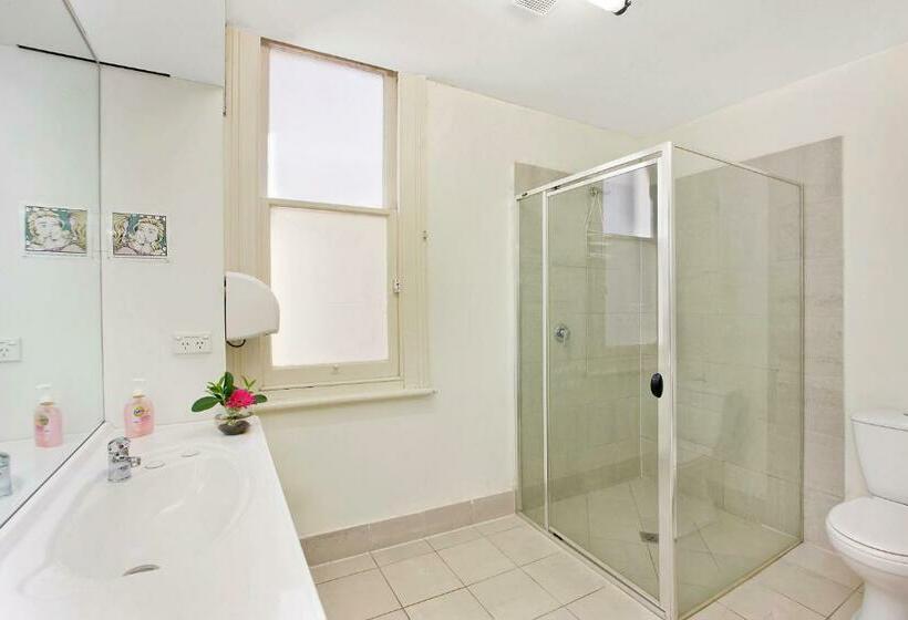 اتاق استاندارد با سرویس بهداشتی مشترک, Cambridge Lodge