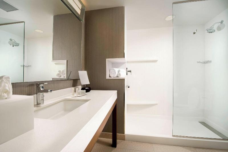 キングサイズベッドのスタンダードルーム, Courtyard By Marriott Atlanta Ne/duluth Sugarloaf