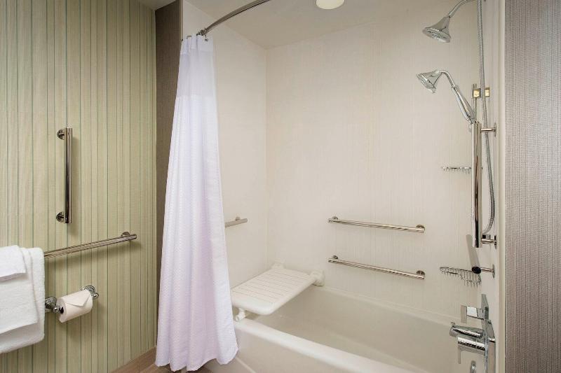 Quarto Estandar Cama King, Courtyard By Marriott Atlanta Ne/duluth Sugarloaf