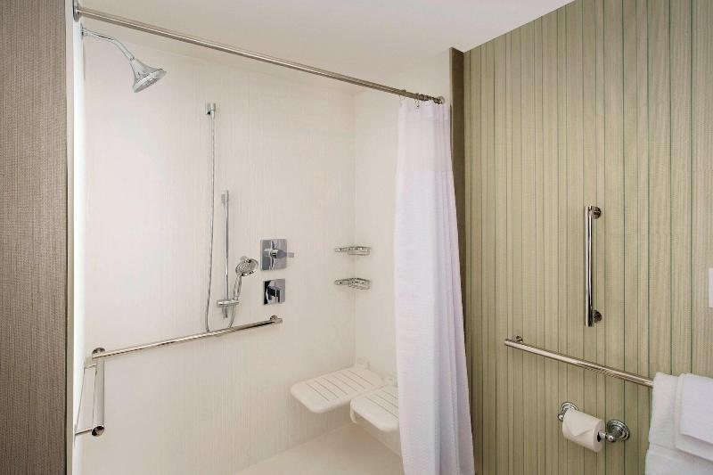 キングサイズベッドのスタンダードルーム, Courtyard By Marriott Atlanta Ne/duluth Sugarloaf