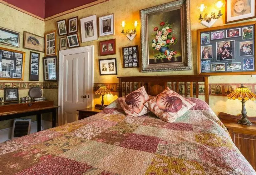 اتاق استاندارد با چشم‌انداز باغ, Hawley House