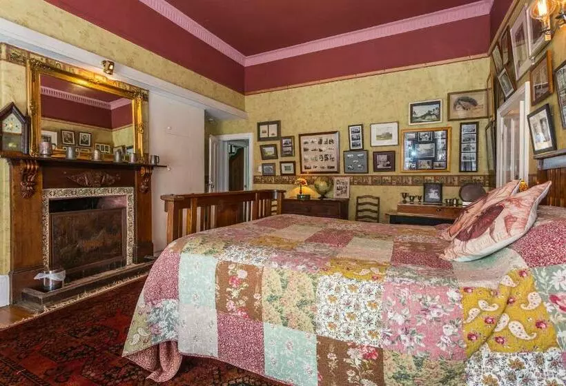 اتاق استاندارد با چشم‌انداز باغ, Hawley House
