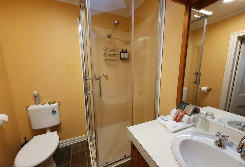 غرفة قياسية مطلّة علي الحديقة, Hawley House