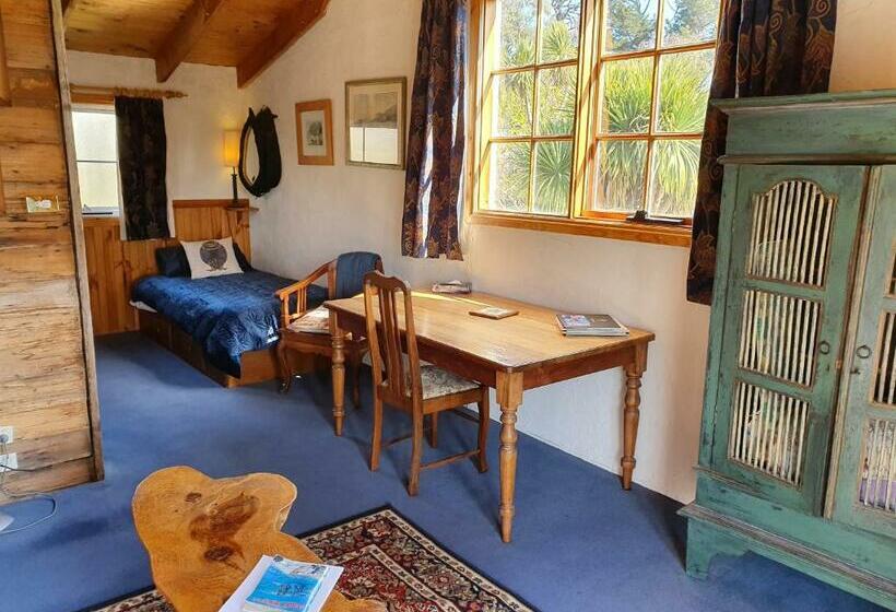 غرفة قياسية سرير كينج, Hawley House