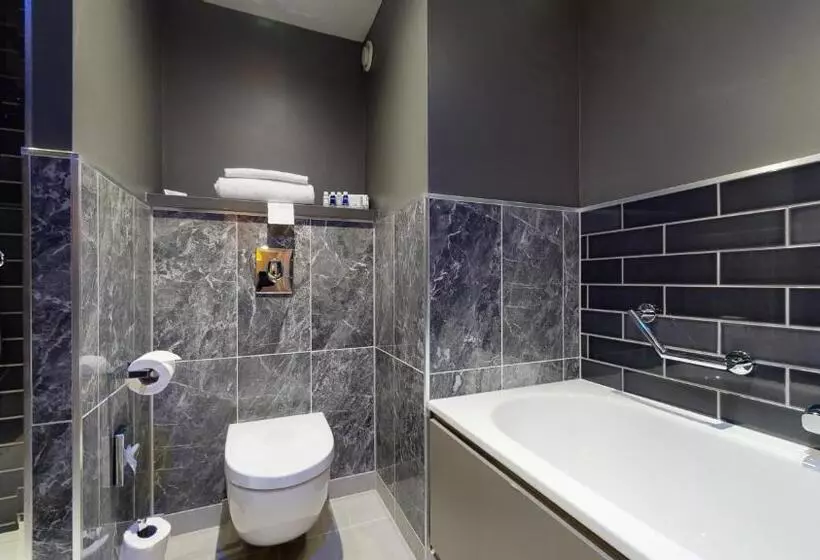 سوییت جونیور, Holiday Inn Manchester   City Centre, An Ihg