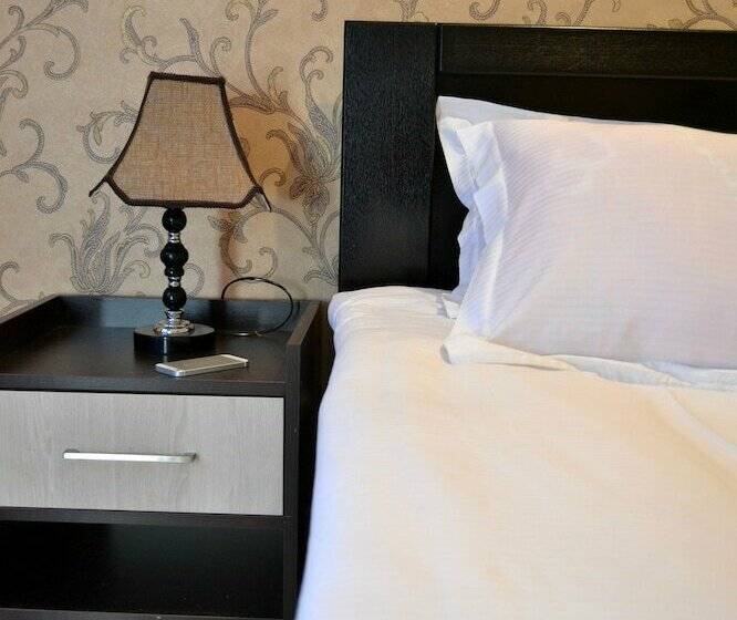 Standard Room, Isaka